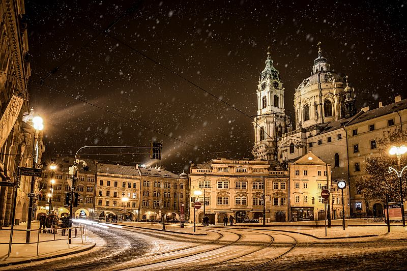 Χιονισμένη Πλατεία της Μικρής Πόλης στην Πράγα
